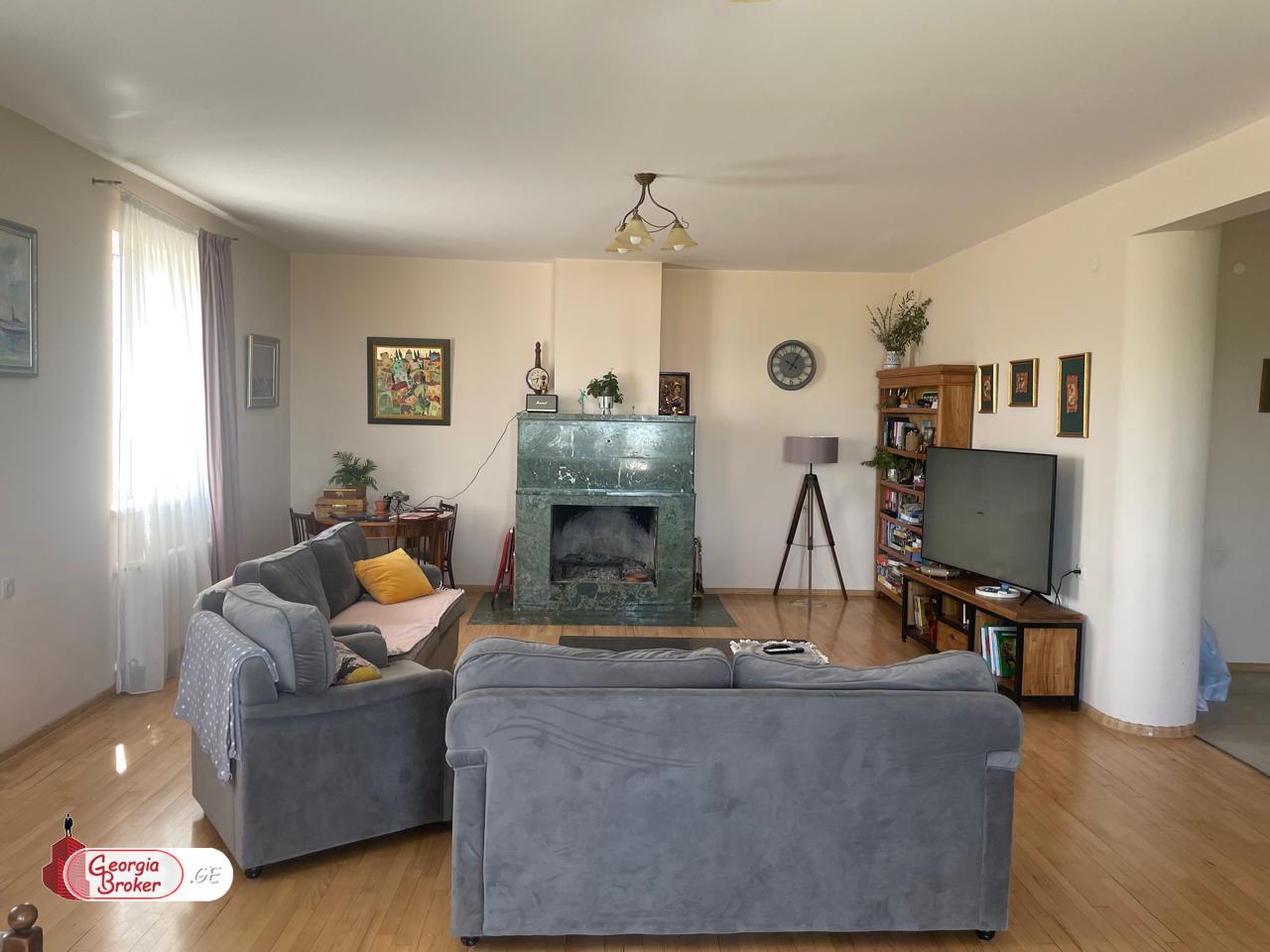 nearly repaired 10-room house for rent